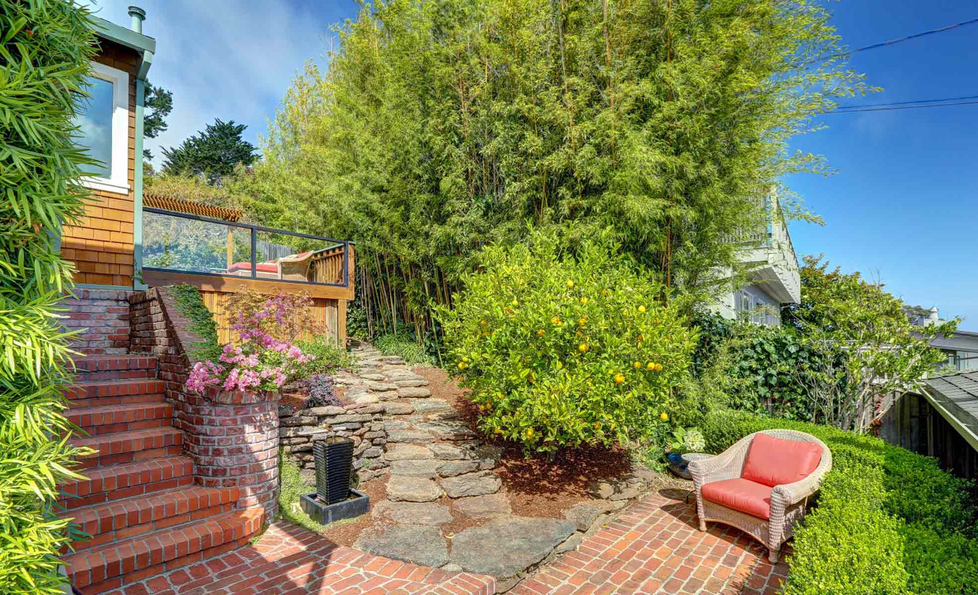Mature landscaping, sausalito, great weather